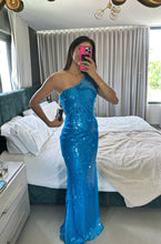 Cargar imagen en el visor de la galería, Sequin Gown
