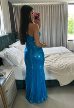 Cargar imagen en el visor de la galería, Sequin Gown
